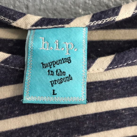 Stripped Mid-sleeve Top - Picture 3 of 4